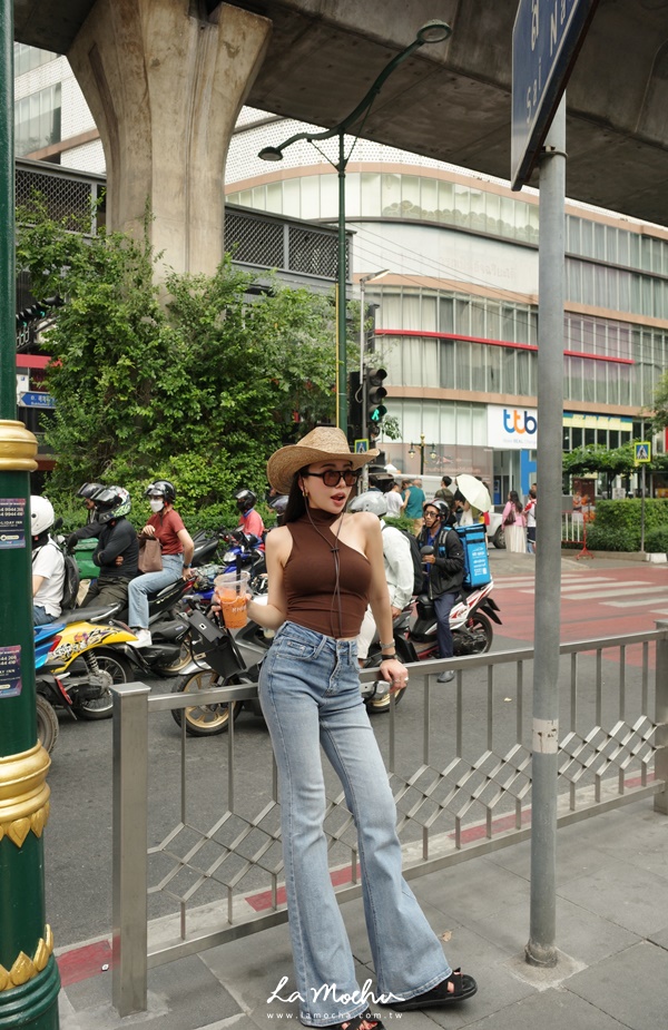 洗舊彈性直筒牛仔褲